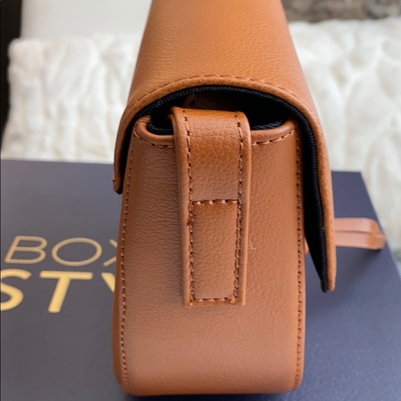 PRICE DROP ⭐️ Tan Crossbody Bag - Picture 4 of 7
